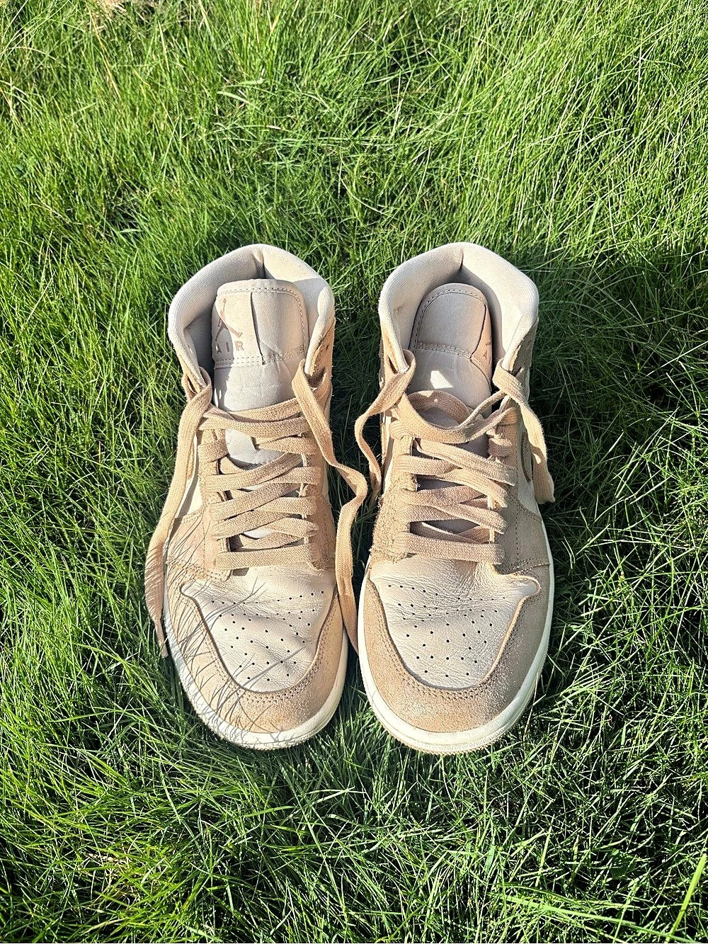 Air Jordan 1 Mid SE 'Legend Light Brown' Women’s Size US 8